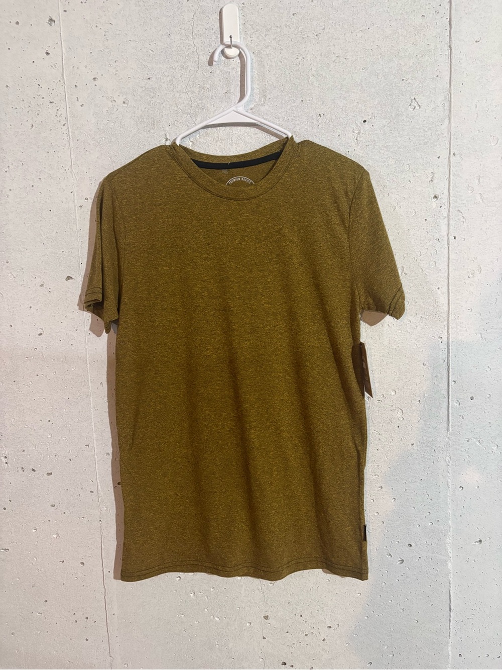 NWT Dikotomy Premium Basics Regular Fit Tee | Size: Small